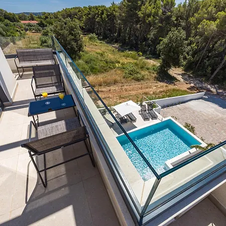 Pollentia Apartment *